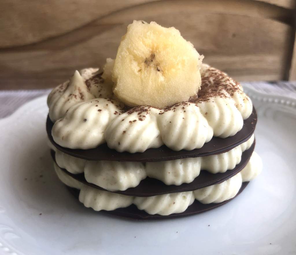 Milhojas de chocolate y crema de plátano